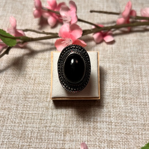 Vintage Jewelry - Size 9.5 | Vintage Silver Ring with Large Black Onyx Stone - Gothic Victorian
